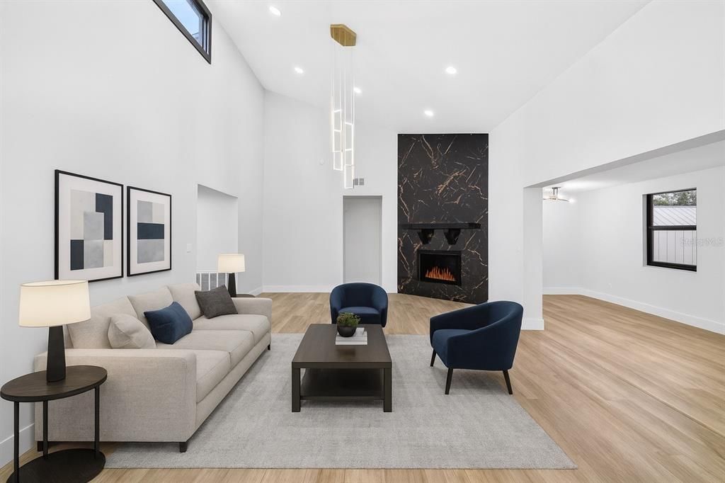 合同活跃: $439,900 (3 贝兹, 2 浴室, 1612 平方英尺)