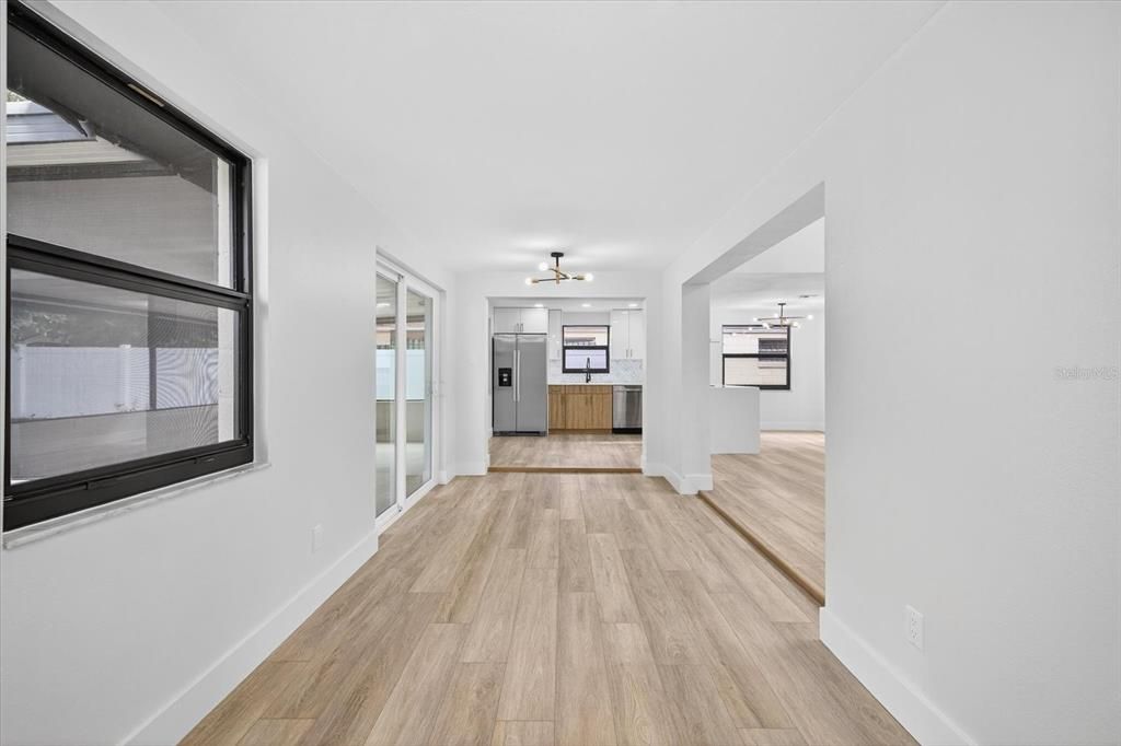 合同活跃: $439,900 (3 贝兹, 2 浴室, 1612 平方英尺)