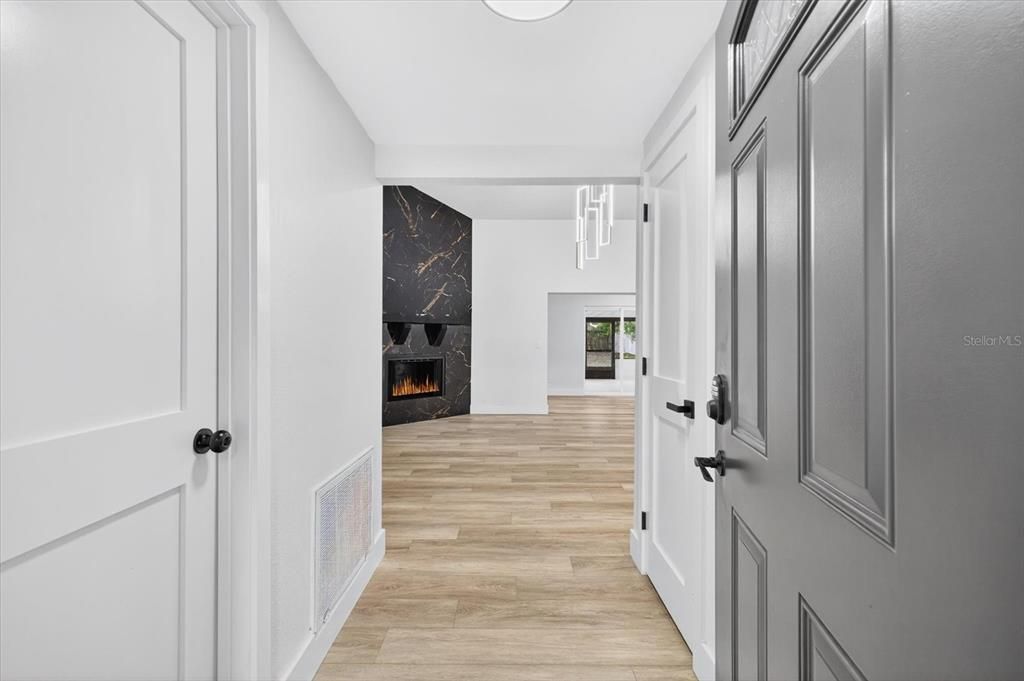 合同活跃: $439,900 (3 贝兹, 2 浴室, 1612 平方英尺)