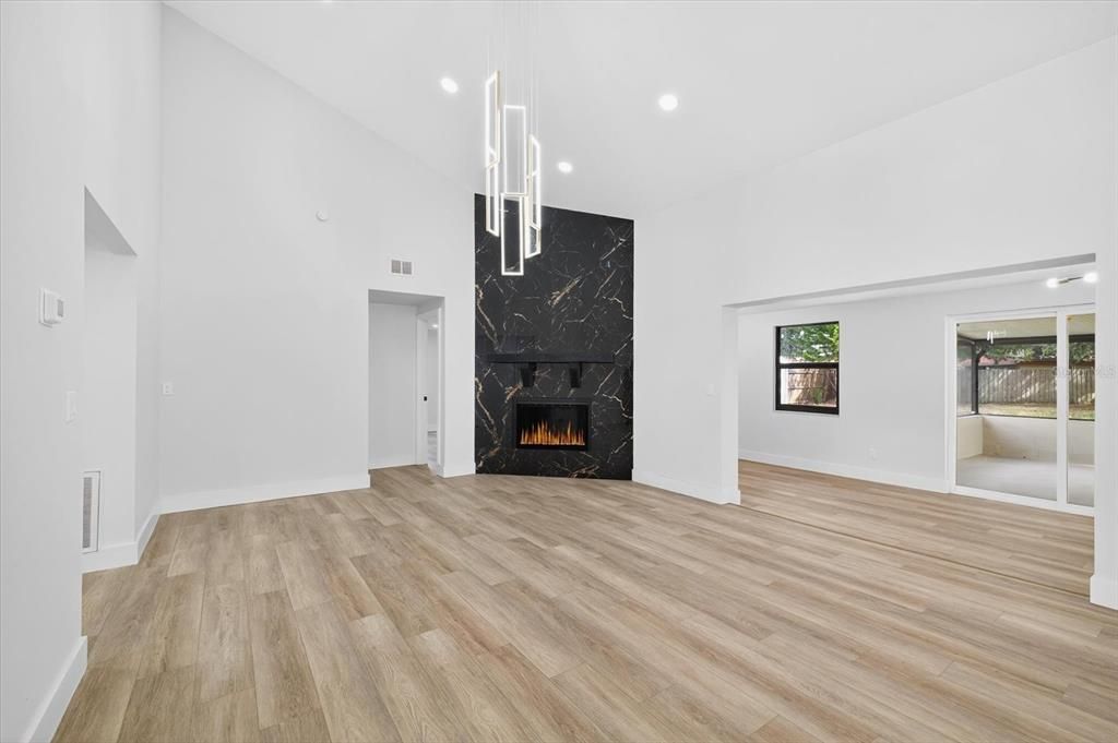 合同活跃: $439,900 (3 贝兹, 2 浴室, 1612 平方英尺)