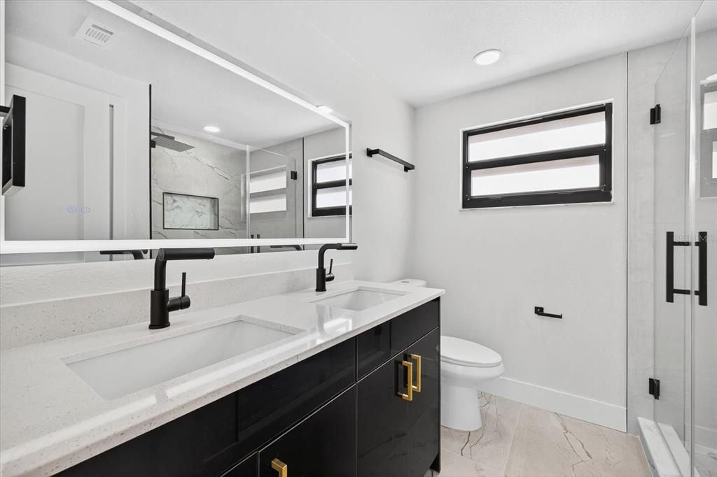 合同活跃: $439,900 (3 贝兹, 2 浴室, 1612 平方英尺)