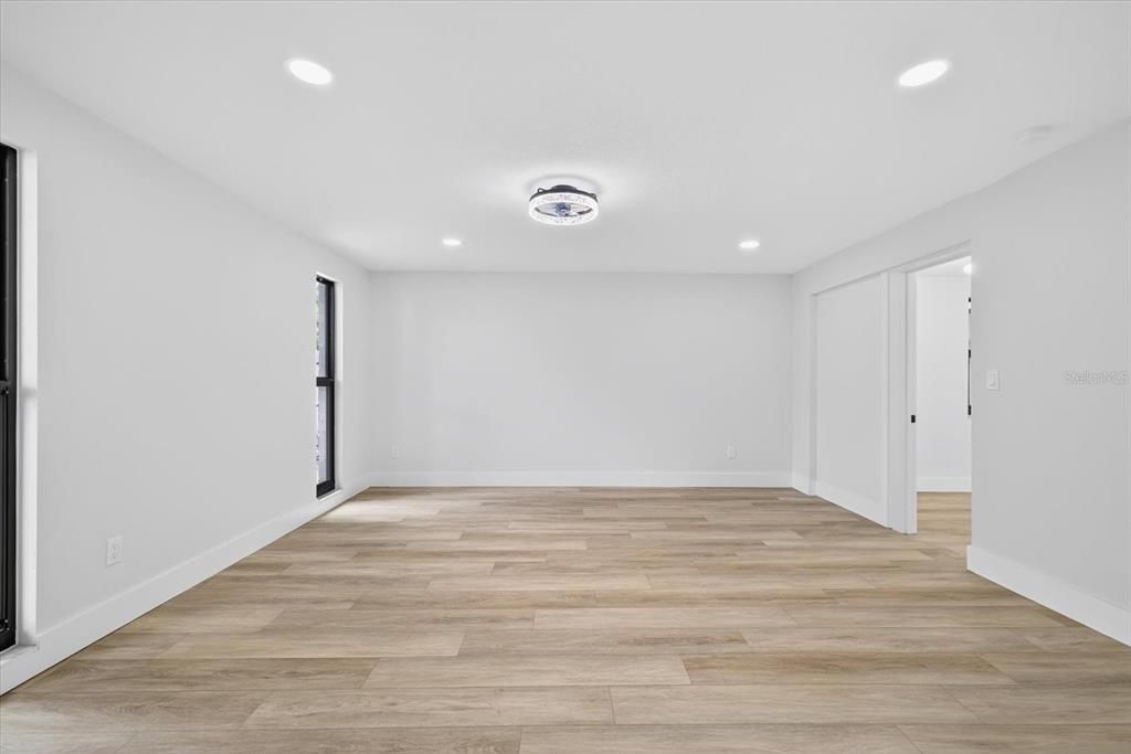 合同活跃: $439,900 (3 贝兹, 2 浴室, 1612 平方英尺)