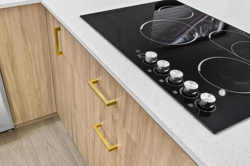 合同活跃: $439,900 (3 贝兹, 2 浴室, 1612 平方英尺)