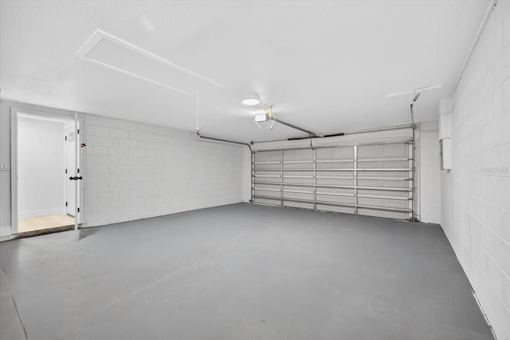 合同活跃: $439,900 (3 贝兹, 2 浴室, 1612 平方英尺)