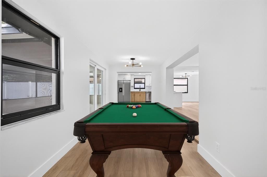 合同活跃: $439,900 (3 贝兹, 2 浴室, 1612 平方英尺)