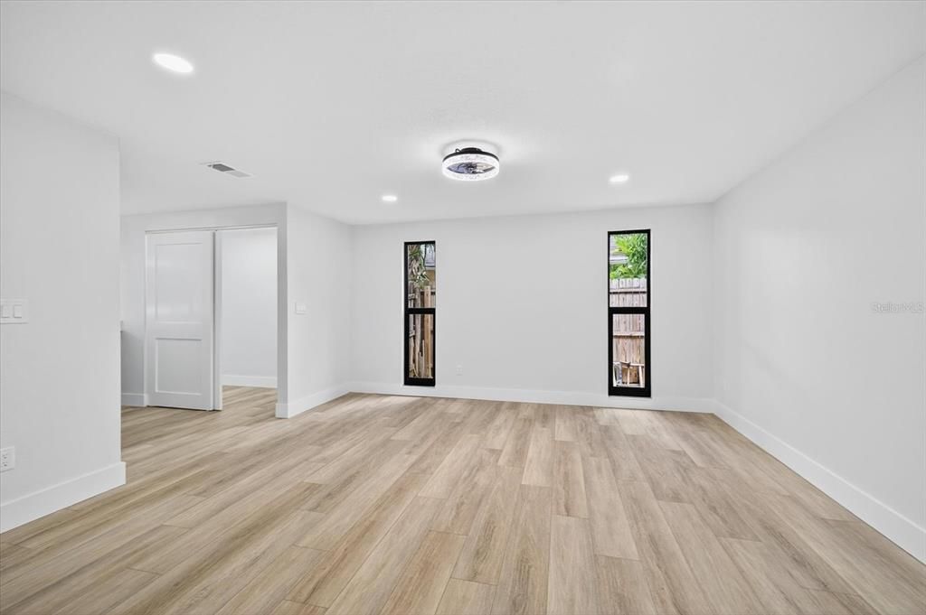 合同活跃: $439,900 (3 贝兹, 2 浴室, 1612 平方英尺)