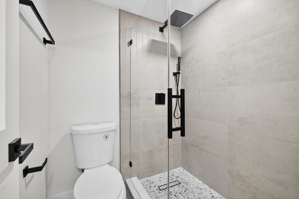 合同活跃: $439,900 (3 贝兹, 2 浴室, 1612 平方英尺)