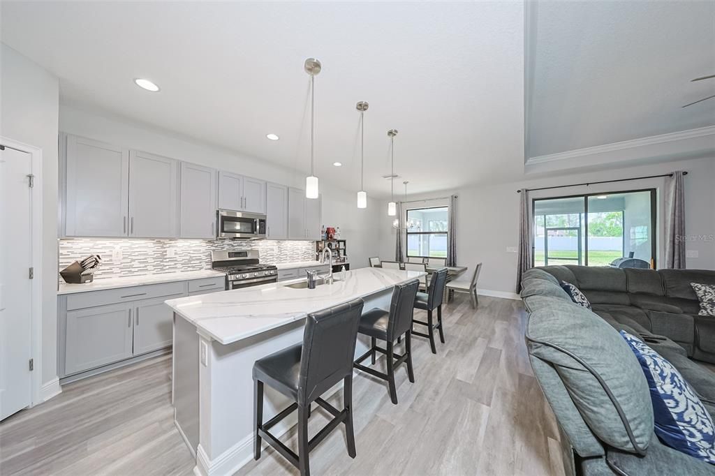 На продажу: $570,000 (4 спален, 4 ванн, 2949 Квадратных фут)