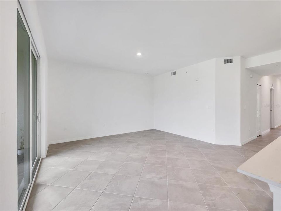 待售: $359,000 (2 贝兹, 2 浴室, 1353 平方英尺)