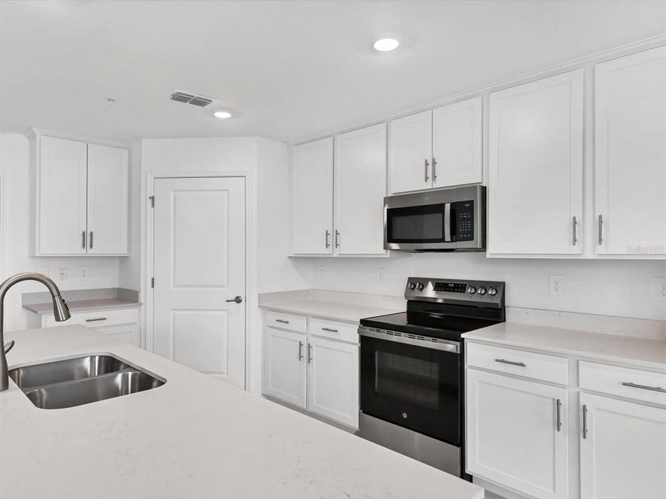 待售: $359,000 (2 贝兹, 2 浴室, 1353 平方英尺)