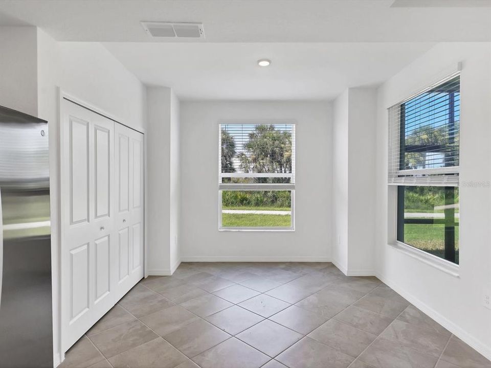 待售: $359,000 (2 贝兹, 2 浴室, 1353 平方英尺)