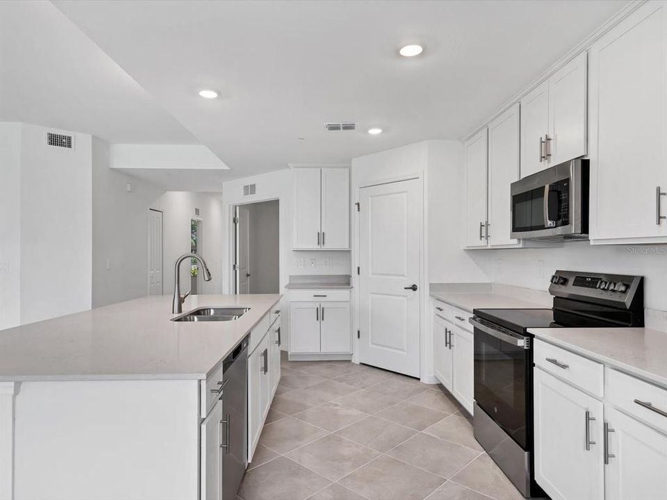 待售: $359,000 (2 贝兹, 2 浴室, 1353 平方英尺)