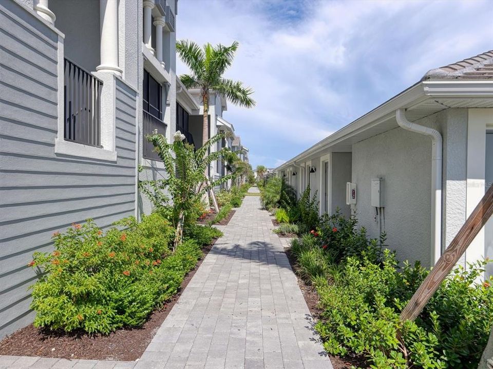 待售: $359,000 (2 贝兹, 2 浴室, 1353 平方英尺)