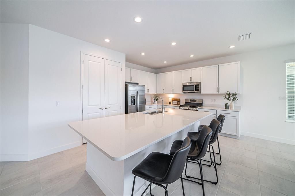 待售: $699,900 (5 贝兹, 4 浴室, 3251 平方英尺)