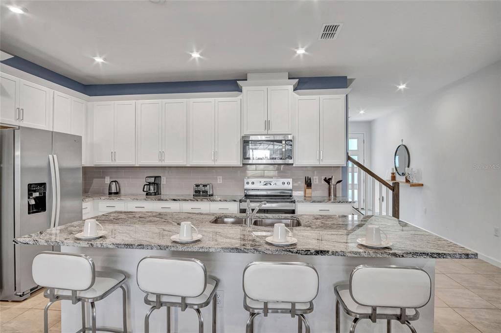 待售: $645,000 (5 贝兹, 4 浴室, 2299 平方英尺)