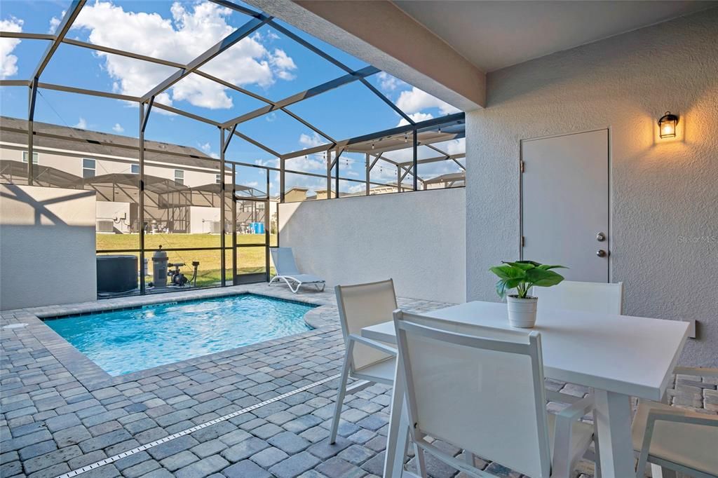 待售: $645,000 (5 贝兹, 4 浴室, 2299 平方英尺)