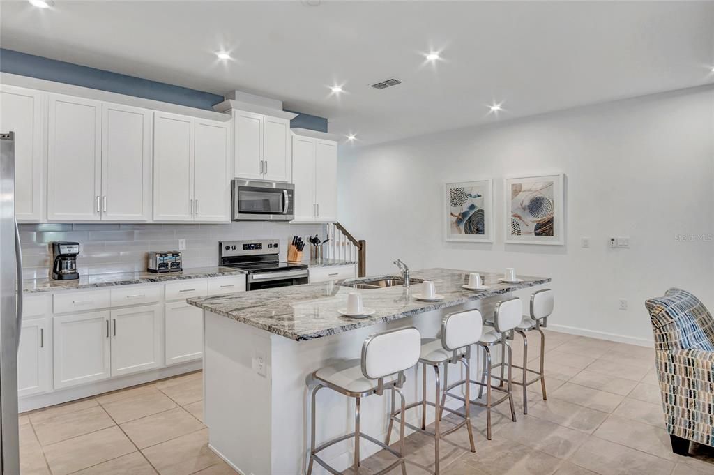 待售: $645,000 (5 贝兹, 4 浴室, 2299 平方英尺)