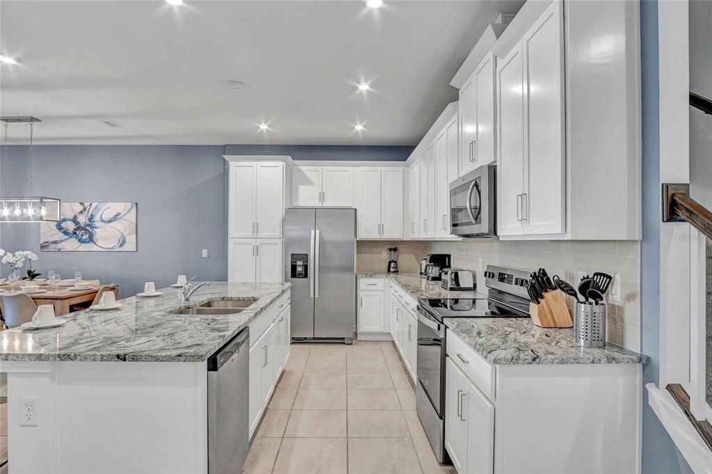 待售: $645,000 (5 贝兹, 4 浴室, 2299 平方英尺)