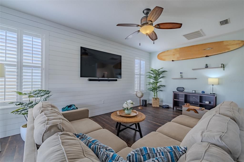 待售: $500,000 (4 贝兹, 2 浴室, 2412 平方英尺)