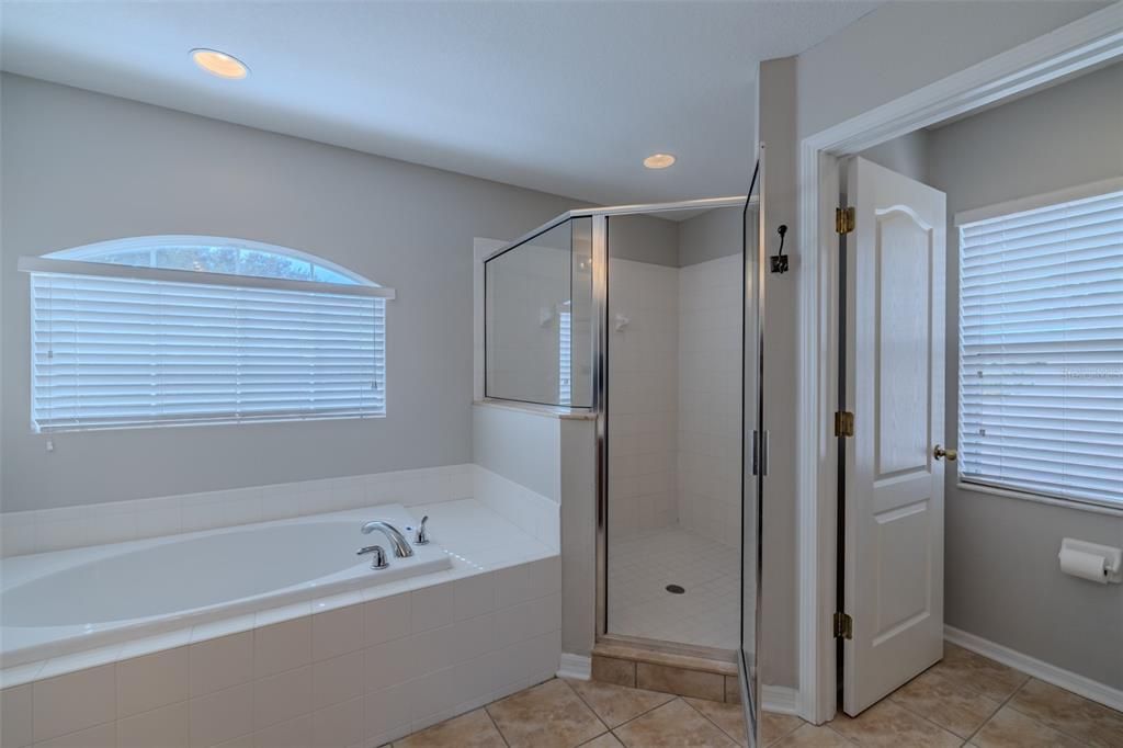 待售: $500,000 (4 贝兹, 2 浴室, 2412 平方英尺)