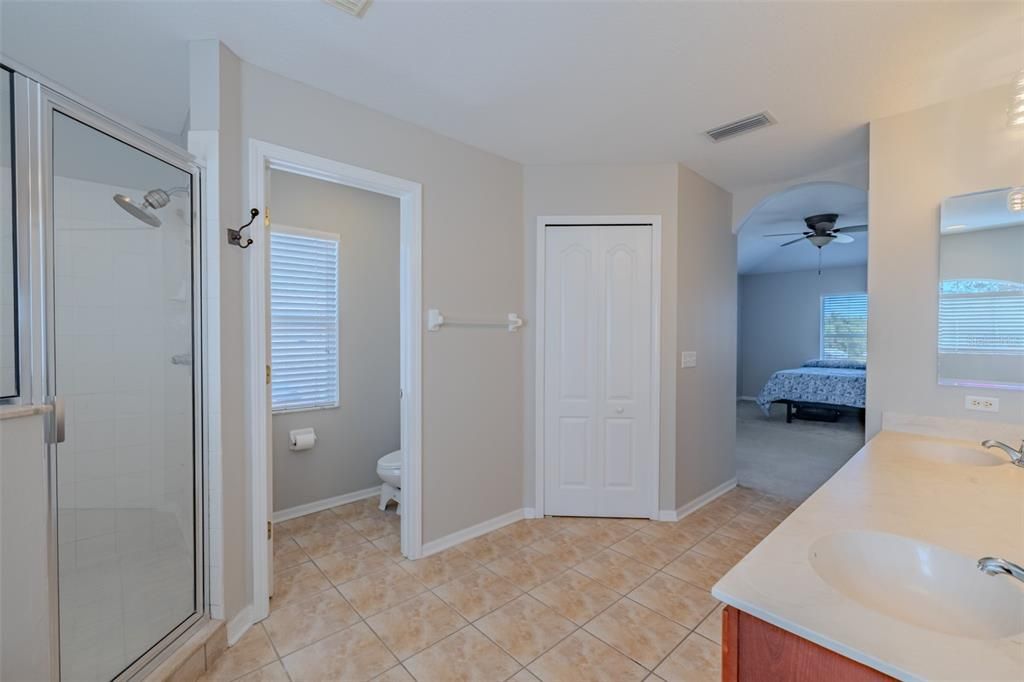 待售: $500,000 (4 贝兹, 2 浴室, 2412 平方英尺)