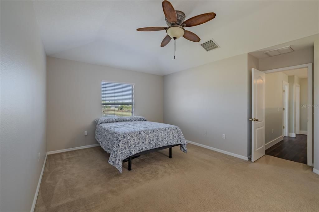 待售: $500,000 (4 贝兹, 2 浴室, 2412 平方英尺)