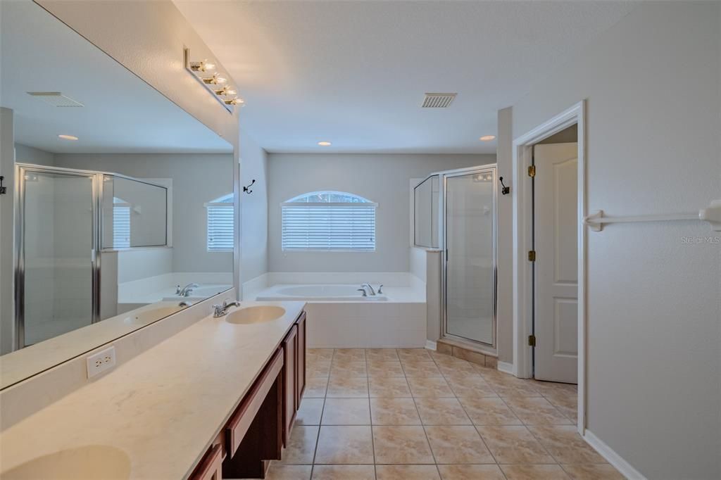 待售: $500,000 (4 贝兹, 2 浴室, 2412 平方英尺)