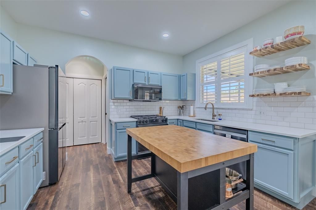 待售: $500,000 (4 贝兹, 2 浴室, 2412 平方英尺)