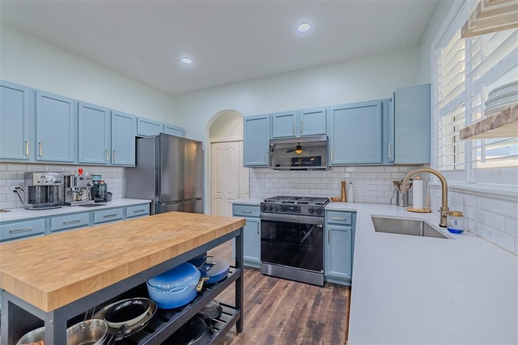 待售: $500,000 (4 贝兹, 2 浴室, 2412 平方英尺)