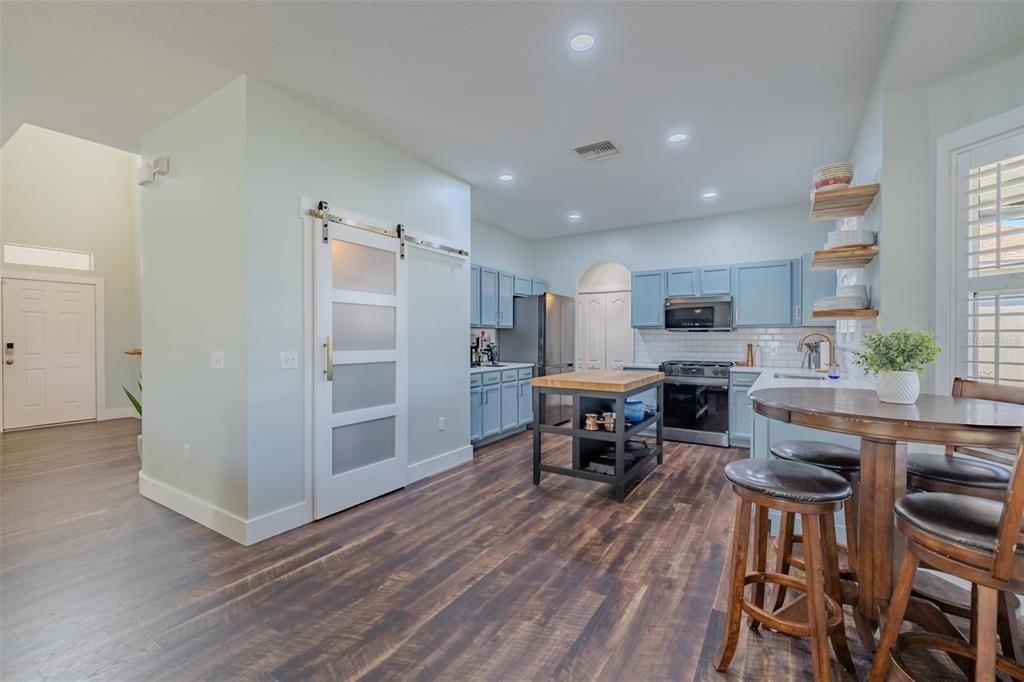 待售: $500,000 (4 贝兹, 2 浴室, 2412 平方英尺)