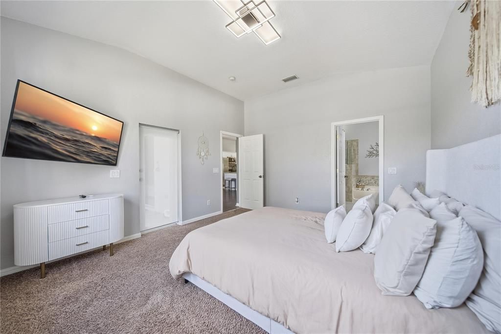 For Sale: $369,900 (3 beds, 2 baths, 1602 Square Feet)