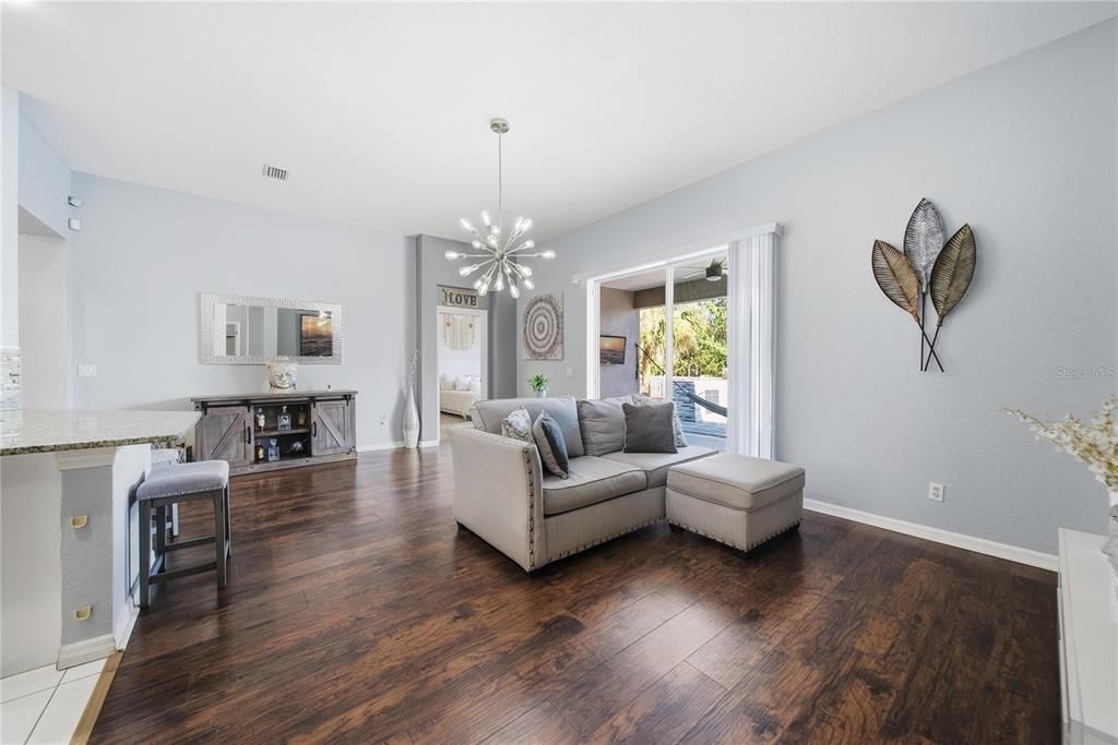 For Sale: $369,900 (3 beds, 2 baths, 1602 Square Feet)