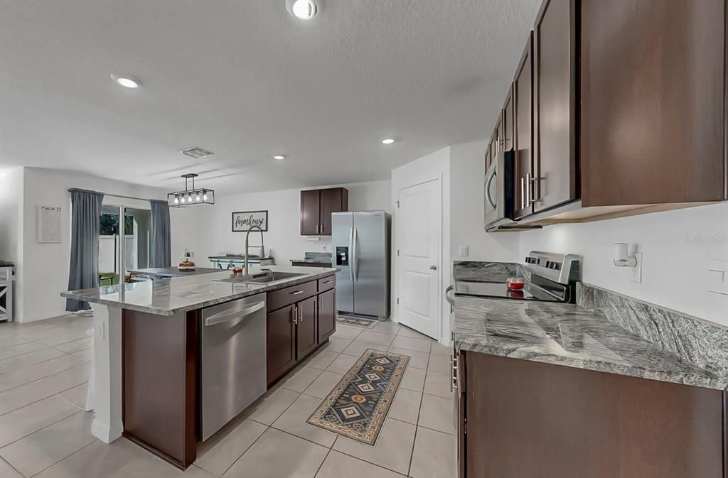 For Sale: $375,000 (4 beds, 2 baths, 1846 Square Feet)