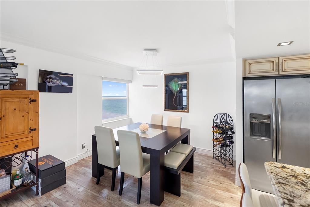 В аренду: $9,500 (2 спален, 2 ванн, 1403 Квадратных фут)