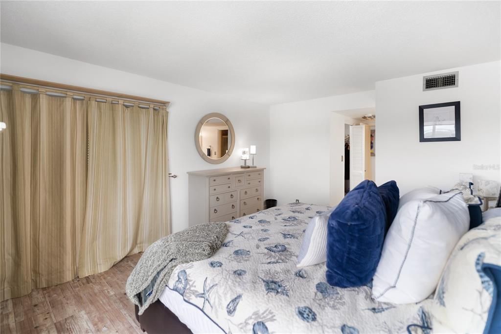 В аренду: $9,500 (2 спален, 2 ванн, 1403 Квадратных фут)