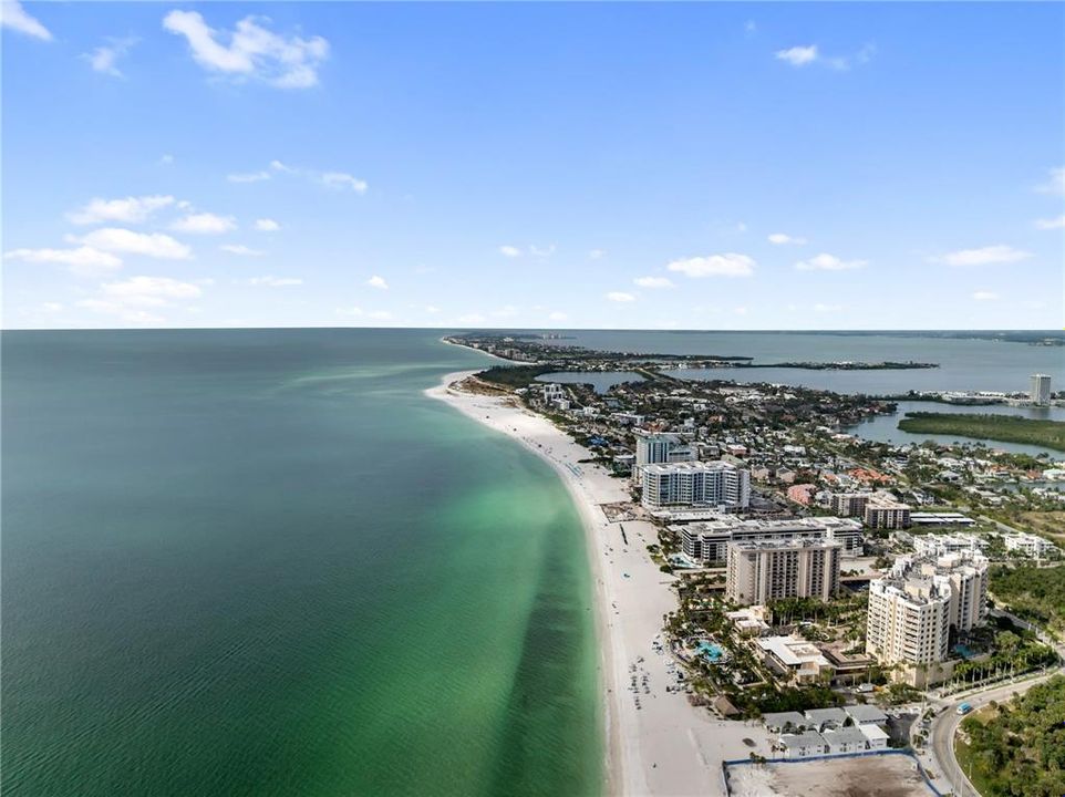 В аренду: $9,500 (2 спален, 2 ванн, 1403 Квадратных фут)