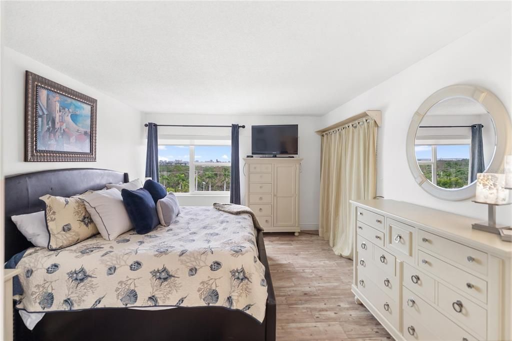 В аренду: $9,500 (2 спален, 2 ванн, 1403 Квадратных фут)