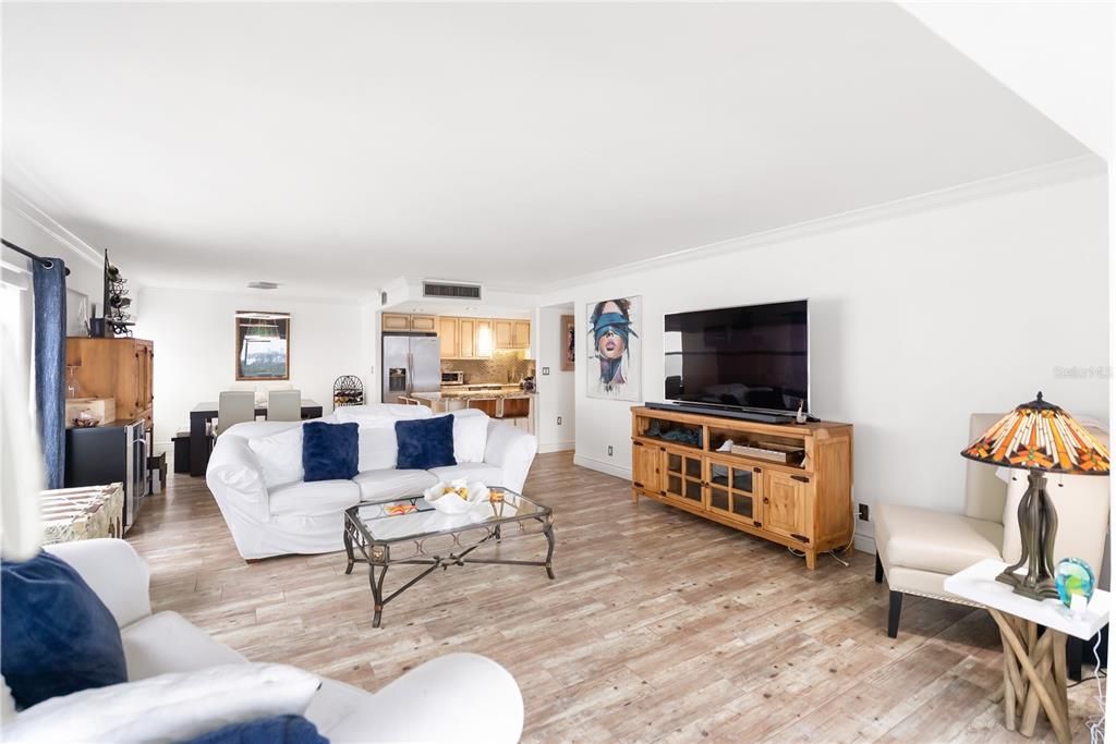 В аренду: $9,500 (2 спален, 2 ванн, 1403 Квадратных фут)