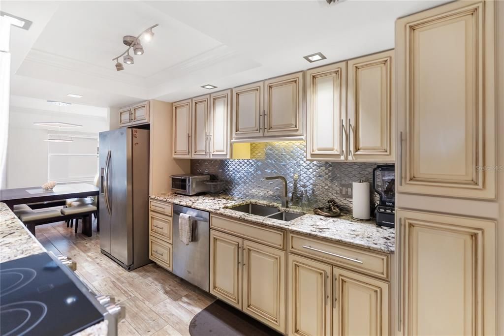 В аренду: $9,500 (2 спален, 2 ванн, 1403 Квадратных фут)