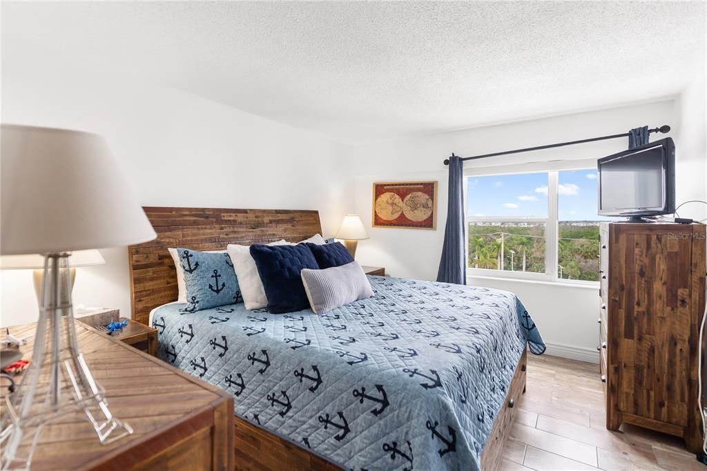 В аренду: $9,500 (2 спален, 2 ванн, 1403 Квадратных фут)