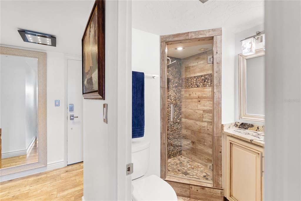 В аренду: $9,500 (2 спален, 2 ванн, 1403 Квадратных фут)