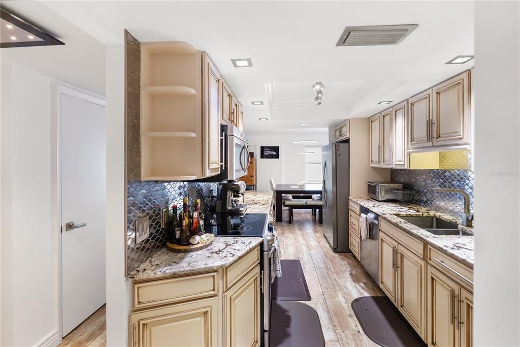 В аренду: $9,500 (2 спален, 2 ванн, 1403 Квадратных фут)