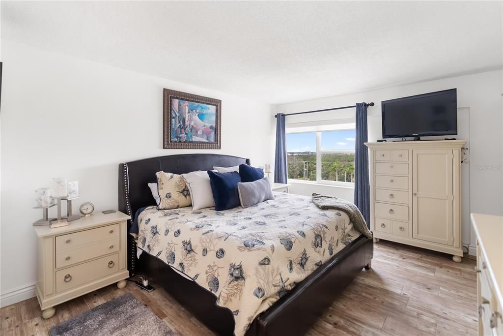 В аренду: $9,500 (2 спален, 2 ванн, 1403 Квадратных фут)