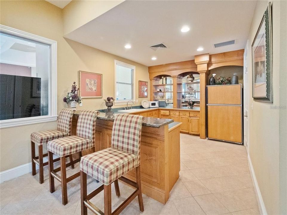 For Sale: $160,000 (2 beds, 1 baths, 901 Square Feet)