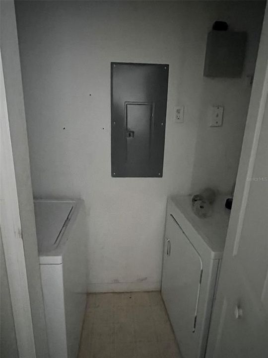 For Sale: $160,000 (2 beds, 1 baths, 901 Square Feet)