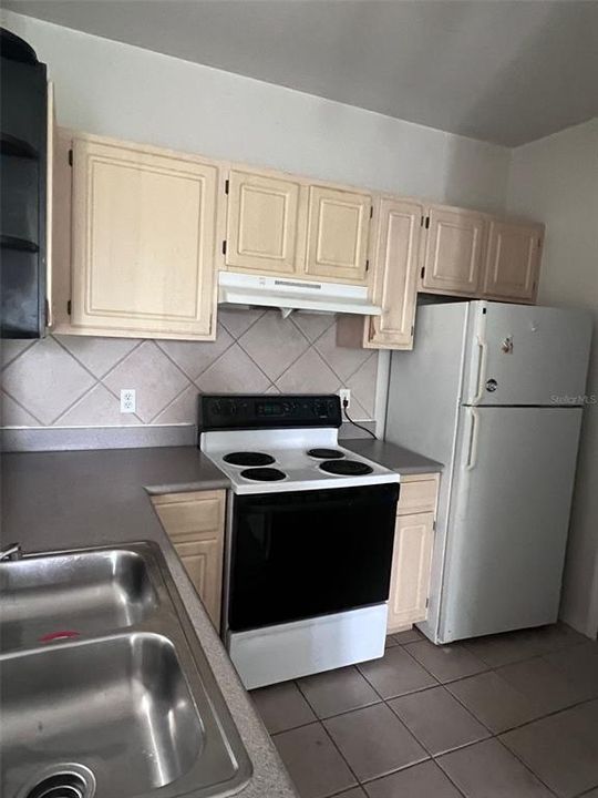 For Sale: $160,000 (2 beds, 1 baths, 901 Square Feet)