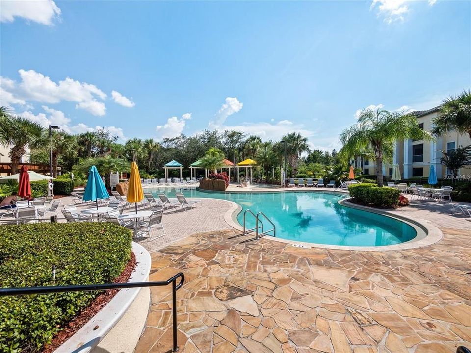 For Sale: $160,000 (2 beds, 1 baths, 901 Square Feet)