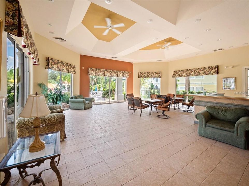 For Sale: $160,000 (2 beds, 1 baths, 901 Square Feet)