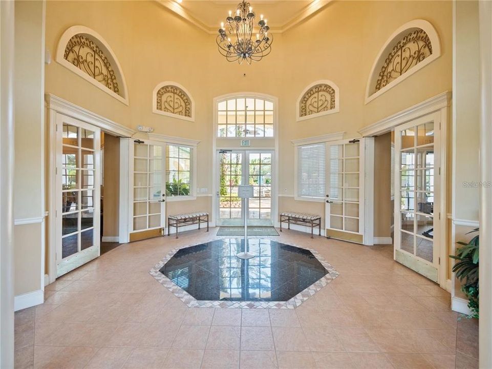 For Sale: $160,000 (2 beds, 1 baths, 901 Square Feet)