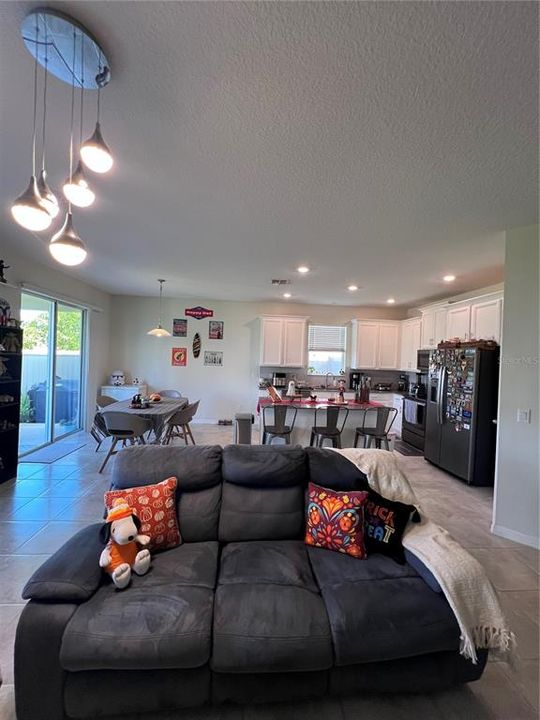 For Sale: $399,000 (4 beds, 2 baths, 1859 Square Feet)